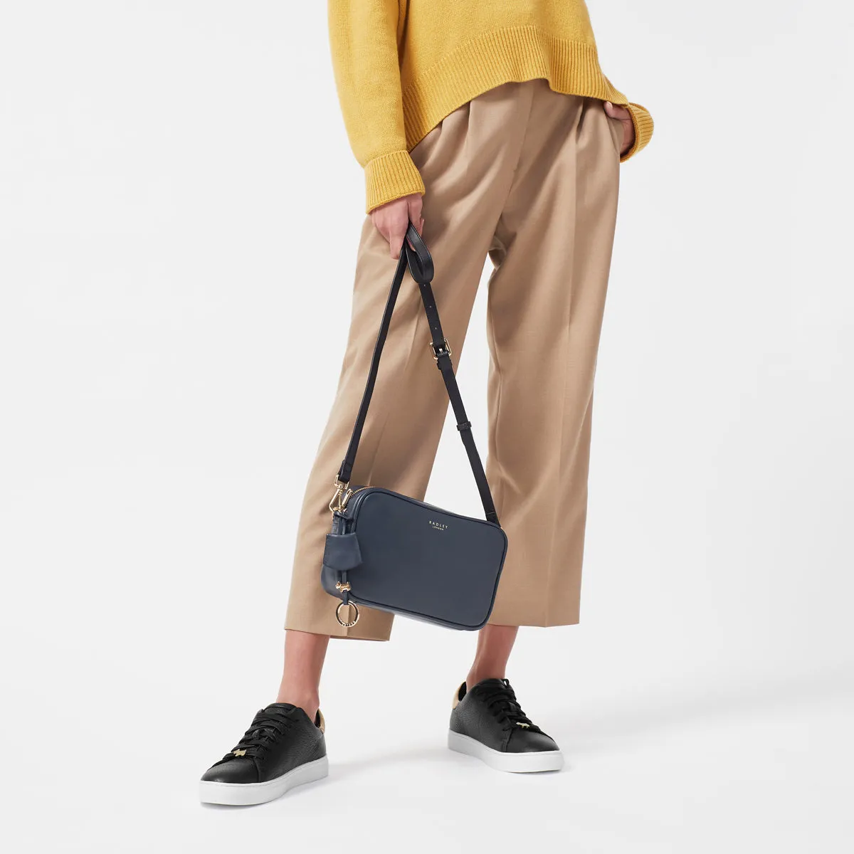 Manor Grove - Small Zip Top Camera Bag